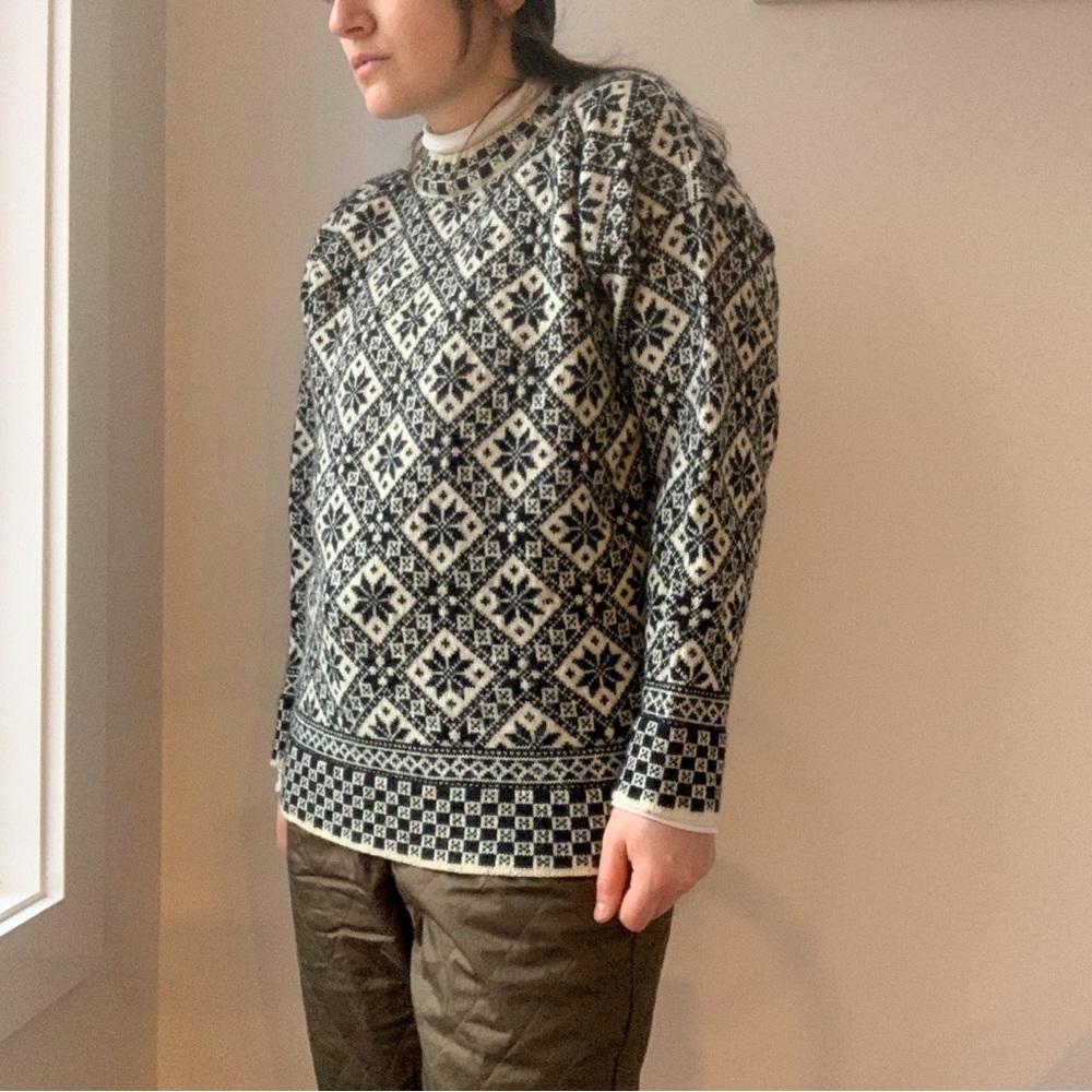 DALE OF NORWAY snowflake sweater (small marks)
